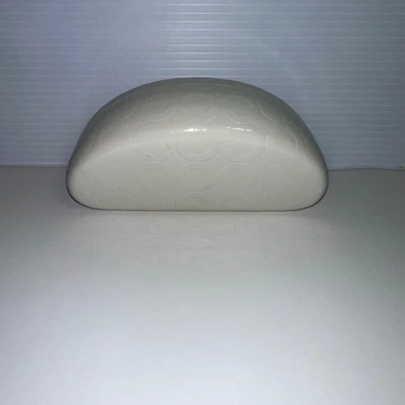 Coach Cream Beige Brown Signature Glasses Hard case
One Size Not Perfect - Picture 3 of 7